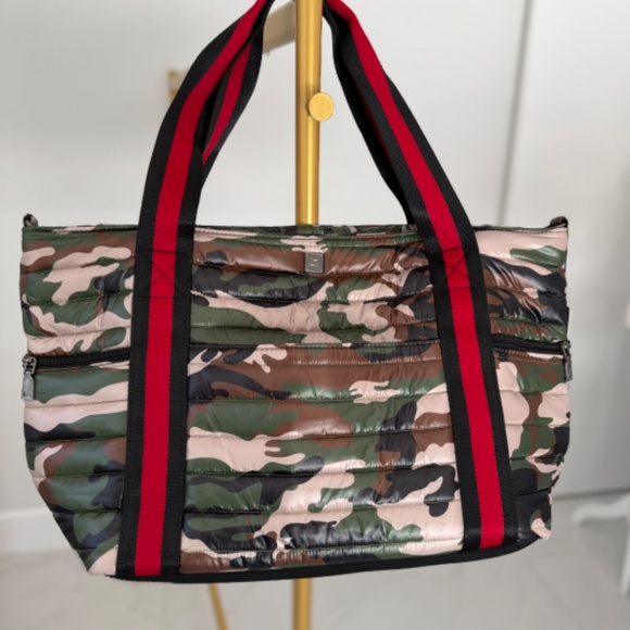 Think Royln Large Jetset Wingman Travel Bag Olive Green Camouflage NWT - Picture 3 of 11